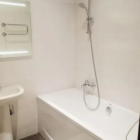 Stunning 2 Bedroom In Quite Part Of