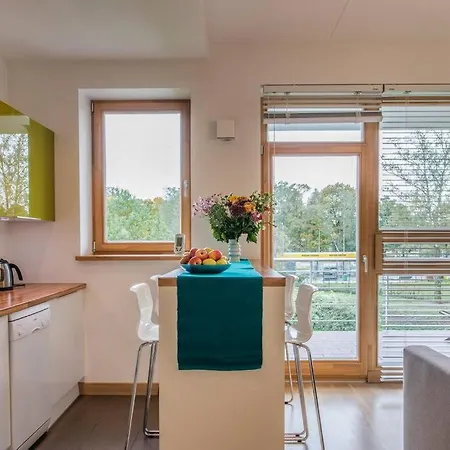 Stunning 2 Bedroom In Quite Part Of *