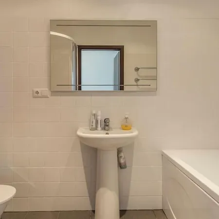 Stunning 2 Bedroom In Quite Part Of