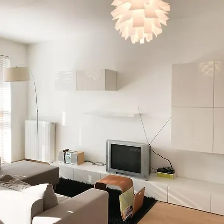 Stunning 2 Bedroom In Quite Part Of