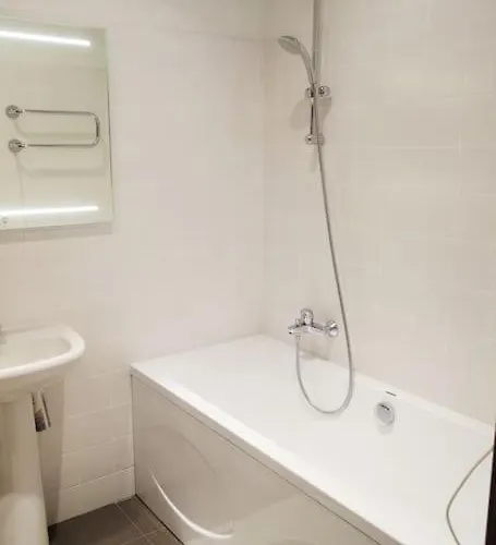 Stunning 2 Bedroom In Quite Part Of