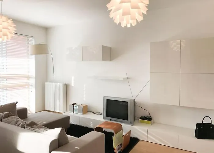 Stunning 2 Bedroom In Quite Part Of