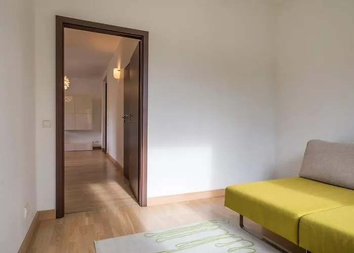 Stunning 2 Bedroom In Quite Part Of Апартаменты *