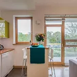 Stunning 2 Bedroom In Quite Part Of *