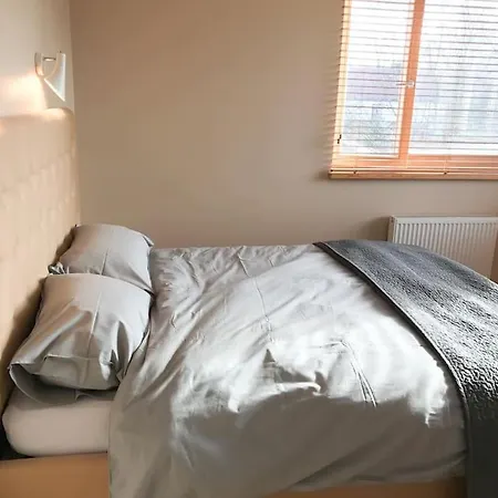 Stunning 2 Bedroom In Quite Part Of *