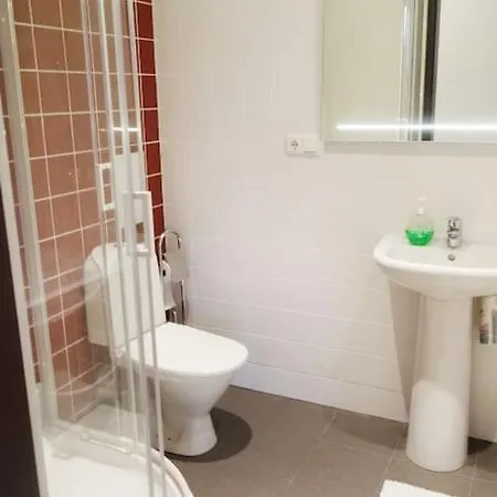 Stunning 2 Bedroom In Quite Part Of Apartament Ryga
