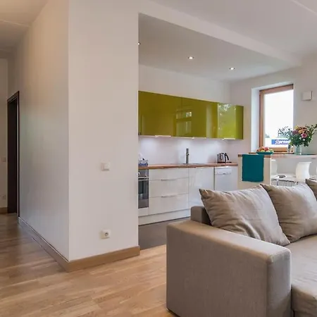 Stunning 2 Bedroom In Quite Part Of Appartement *