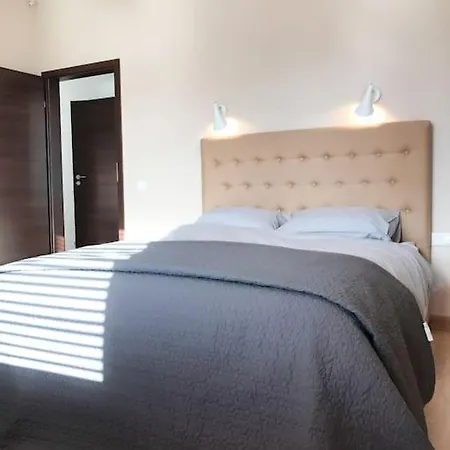 Stunning 2 Bedroom In Quite Part Of 리가