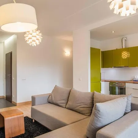 Apartment Stunning 2 Bedroom In Quite Part Of *